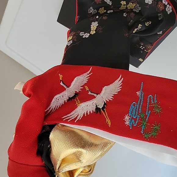 12 inch Japanese Geisha Figurine, Handmade Kimono - Picture 4 of 4